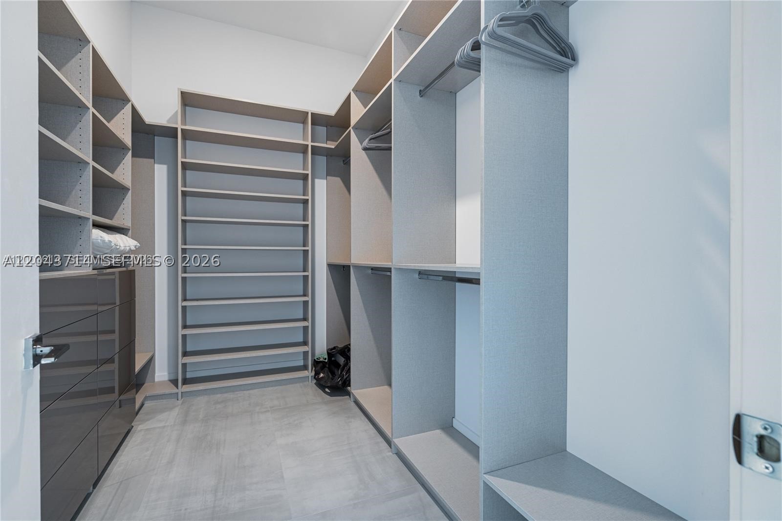 AURORA CONDOMINIUM - Residential