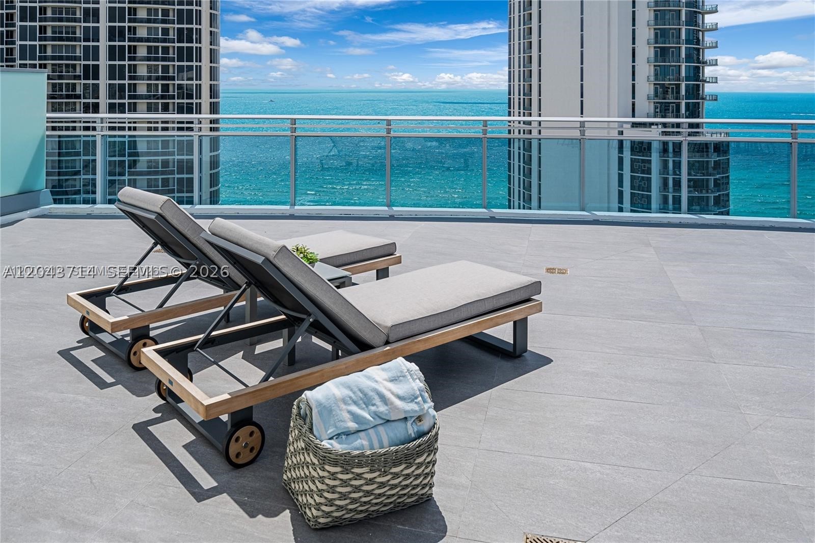 AURORA CONDOMINIUM - Residential