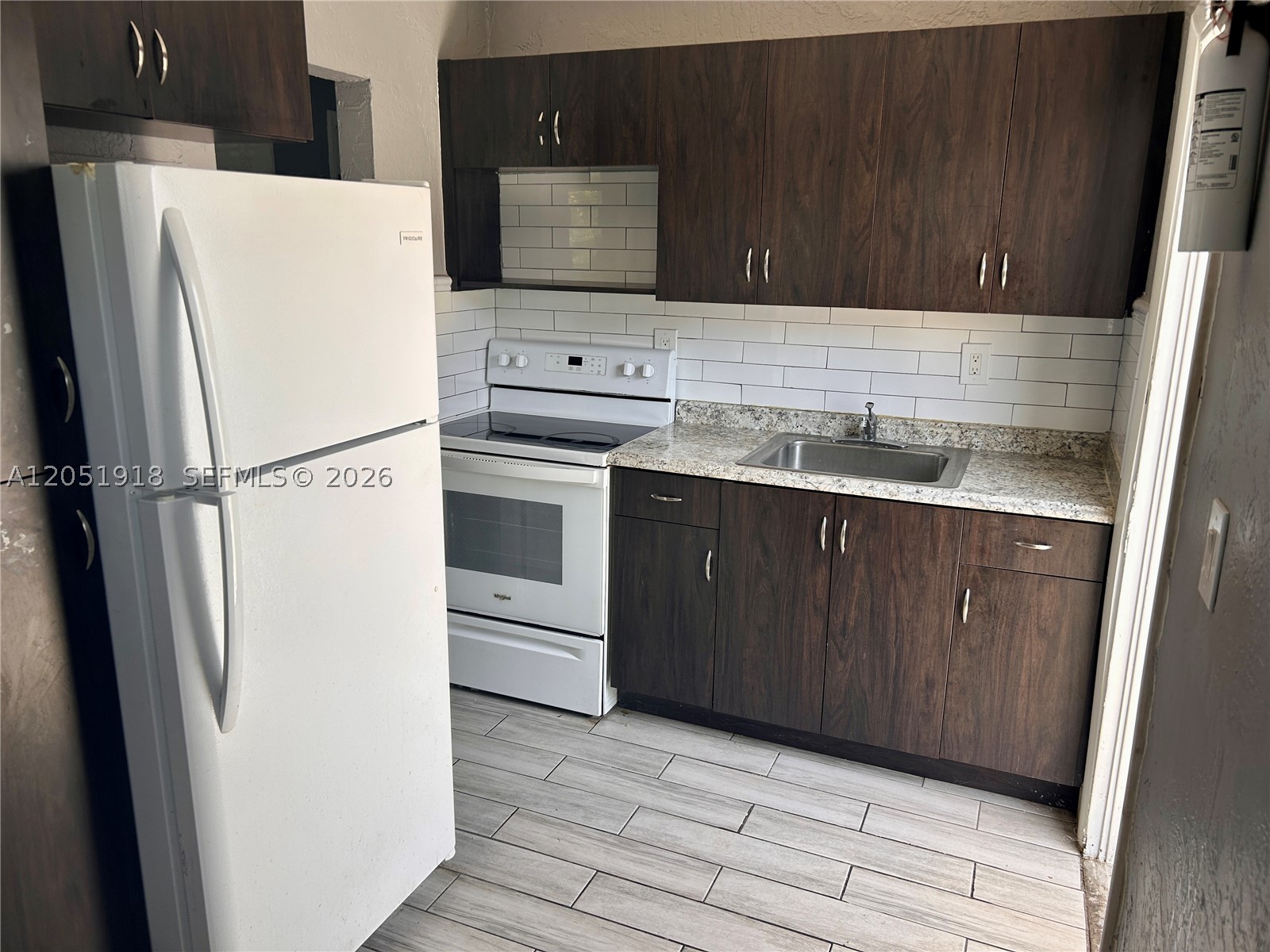 ROOSEVELT GARDENS 3RD ADD - Residential Lease