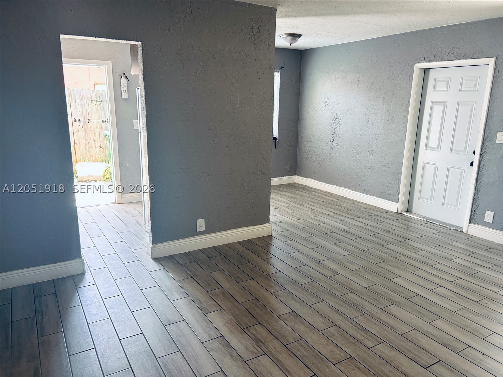 ROOSEVELT GARDENS 3RD ADD - Residential Lease
