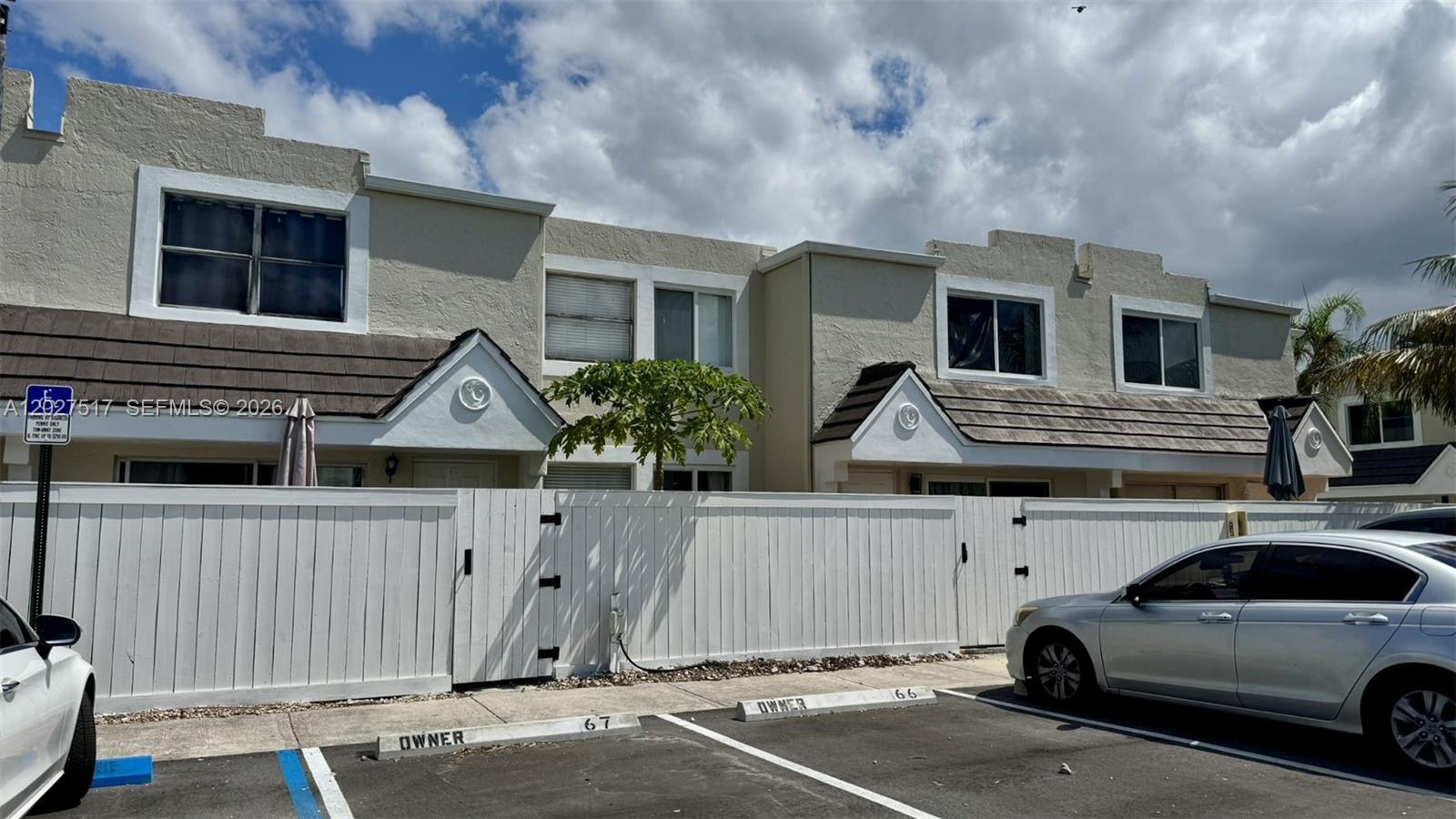 GABLES POINT CONDO I - Residential