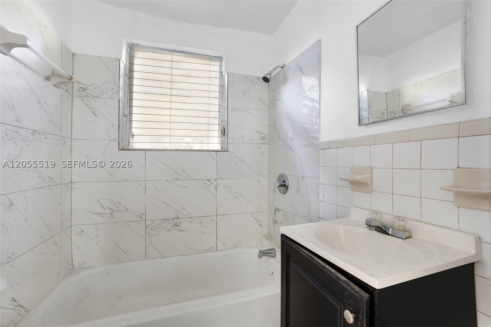 HOLLYWOOD LITTLE RANCHES - Residential