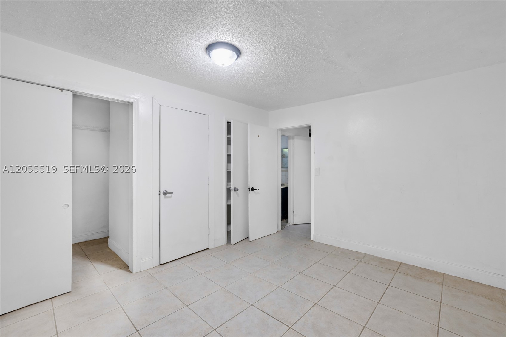 HOLLYWOOD LITTLE RANCHES - Residential