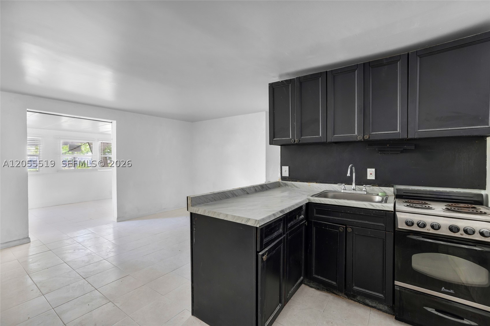HOLLYWOOD LITTLE RANCHES - Residential