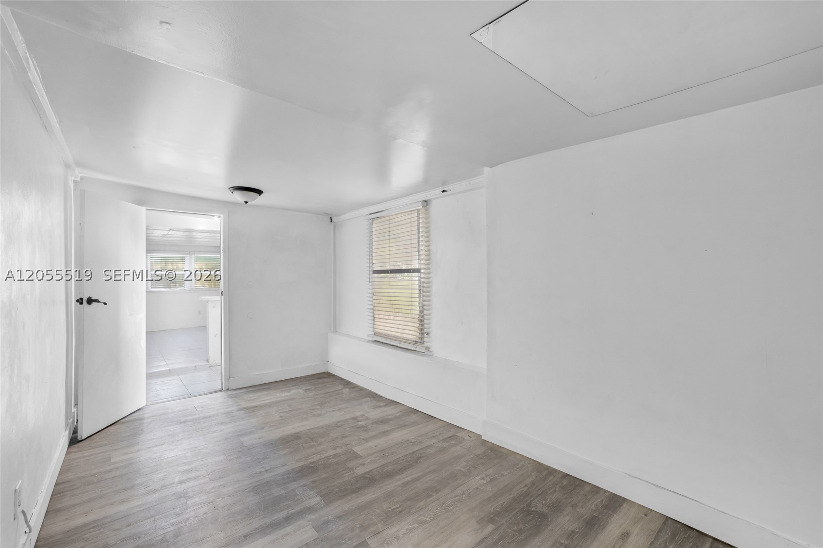 HOLLYWOOD LITTLE RANCHES - Residential