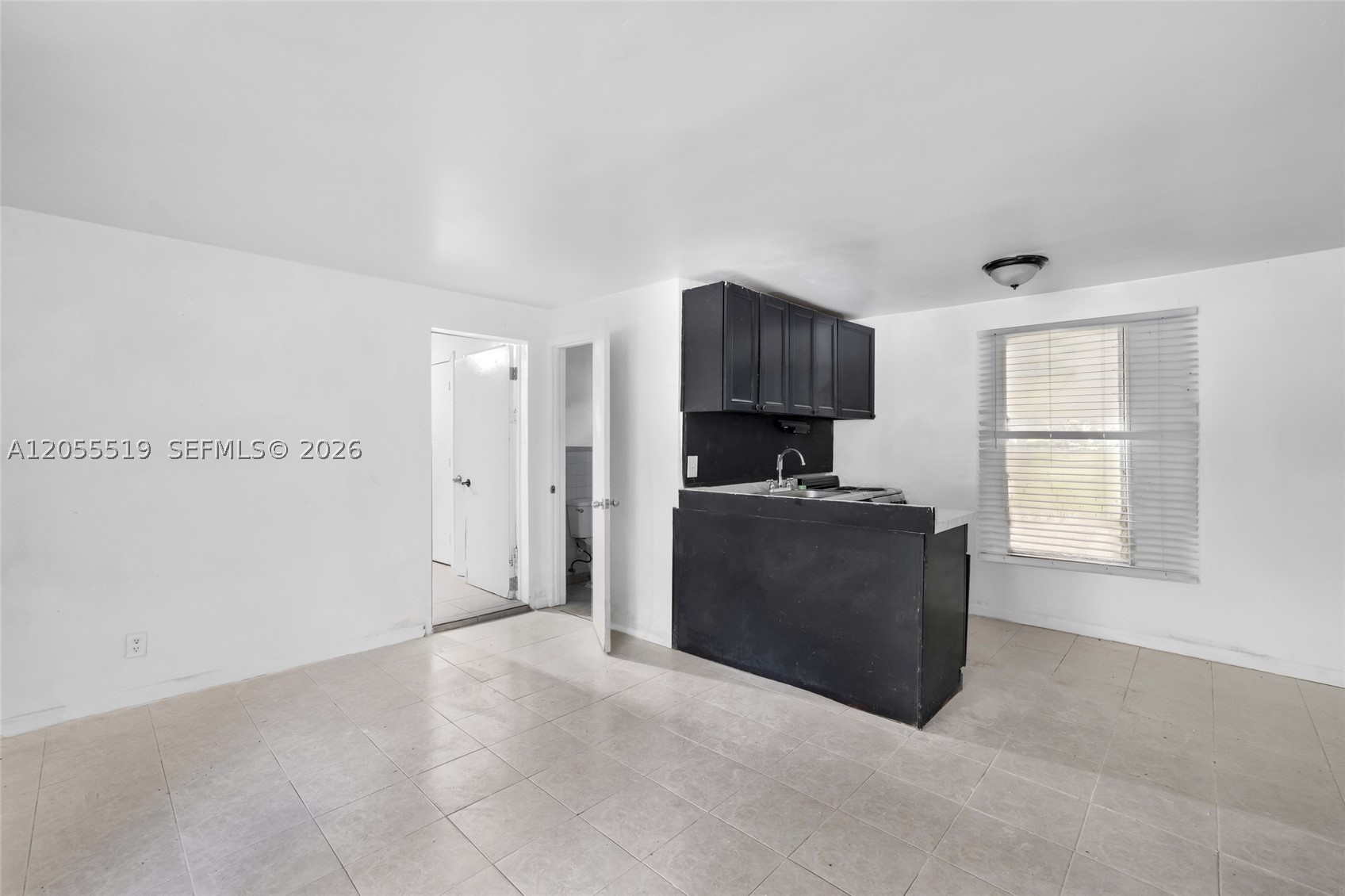 HOLLYWOOD LITTLE RANCHES - Residential
