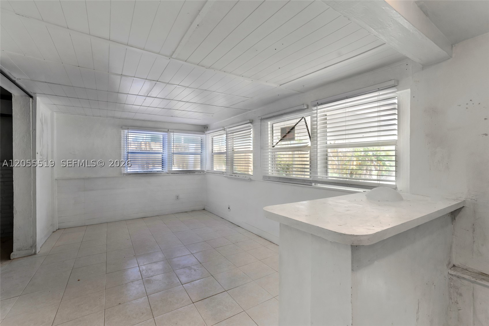 HOLLYWOOD LITTLE RANCHES - Residential
