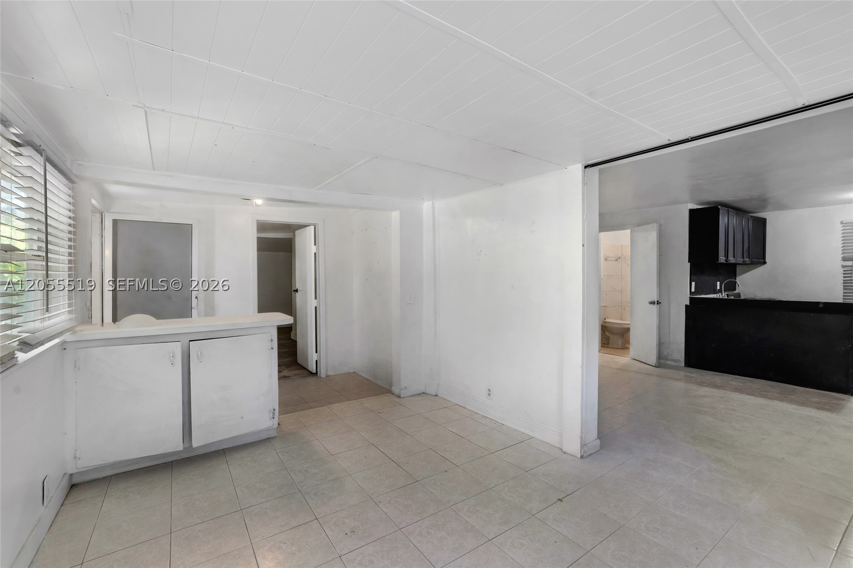 HOLLYWOOD LITTLE RANCHES - Residential