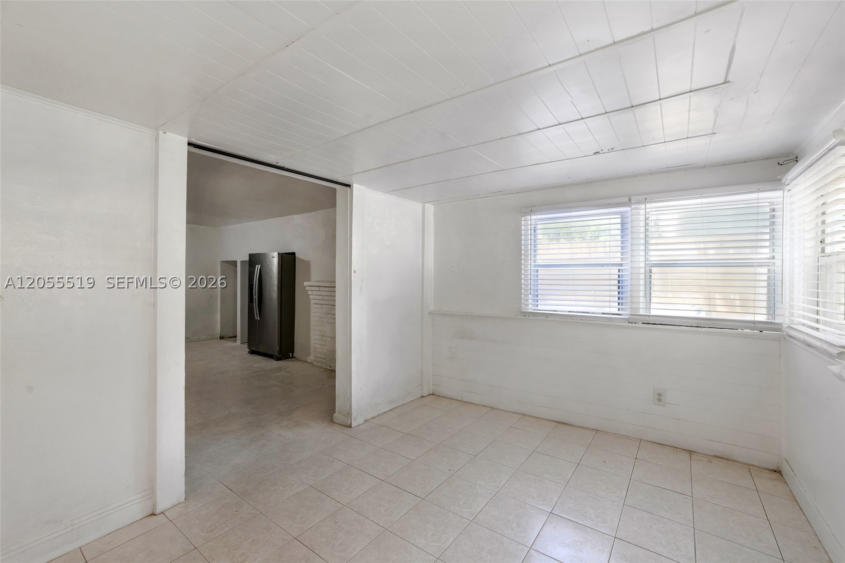 HOLLYWOOD LITTLE RANCHES - Residential