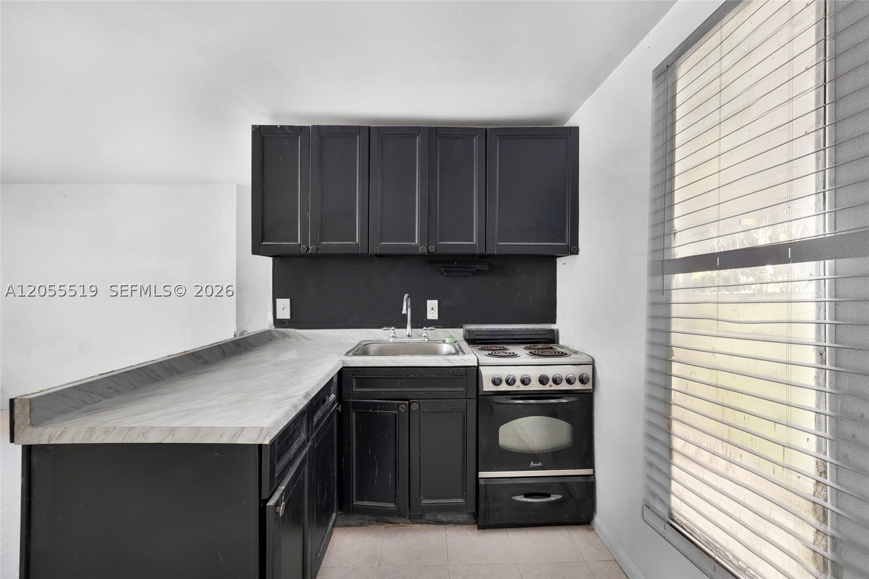 HOLLYWOOD LITTLE RANCHES - Residential