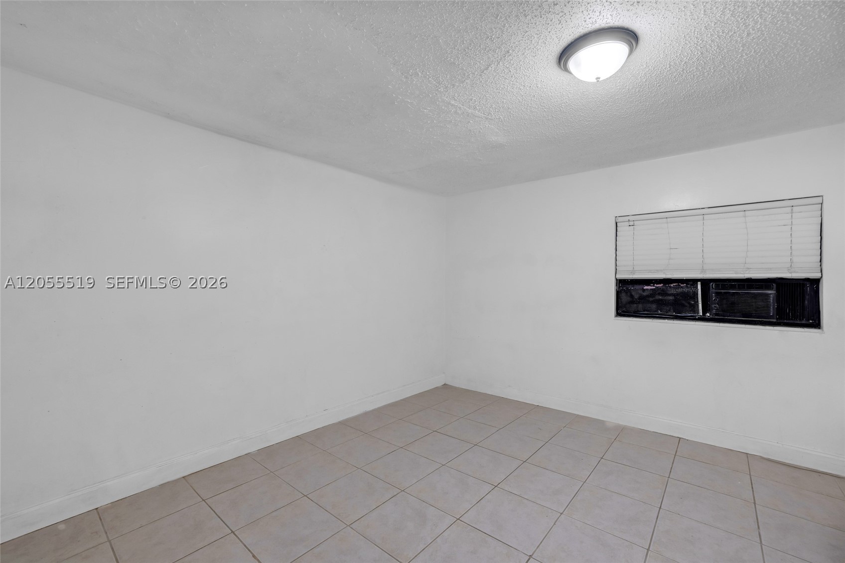 HOLLYWOOD LITTLE RANCHES - Residential