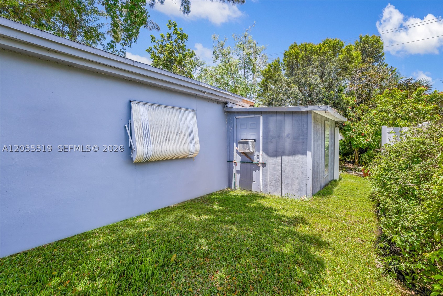 HOLLYWOOD LITTLE RANCHES - Residential