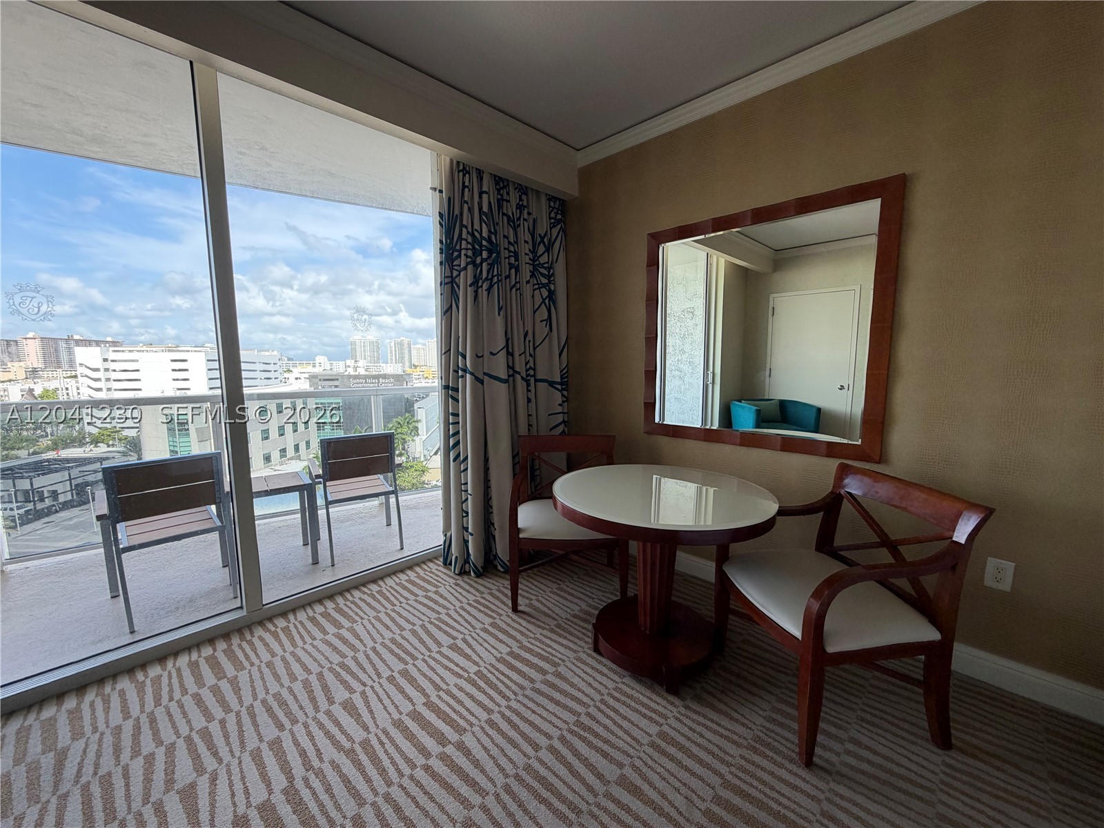 TRUMP INTERNATIONAL SONES - Residential