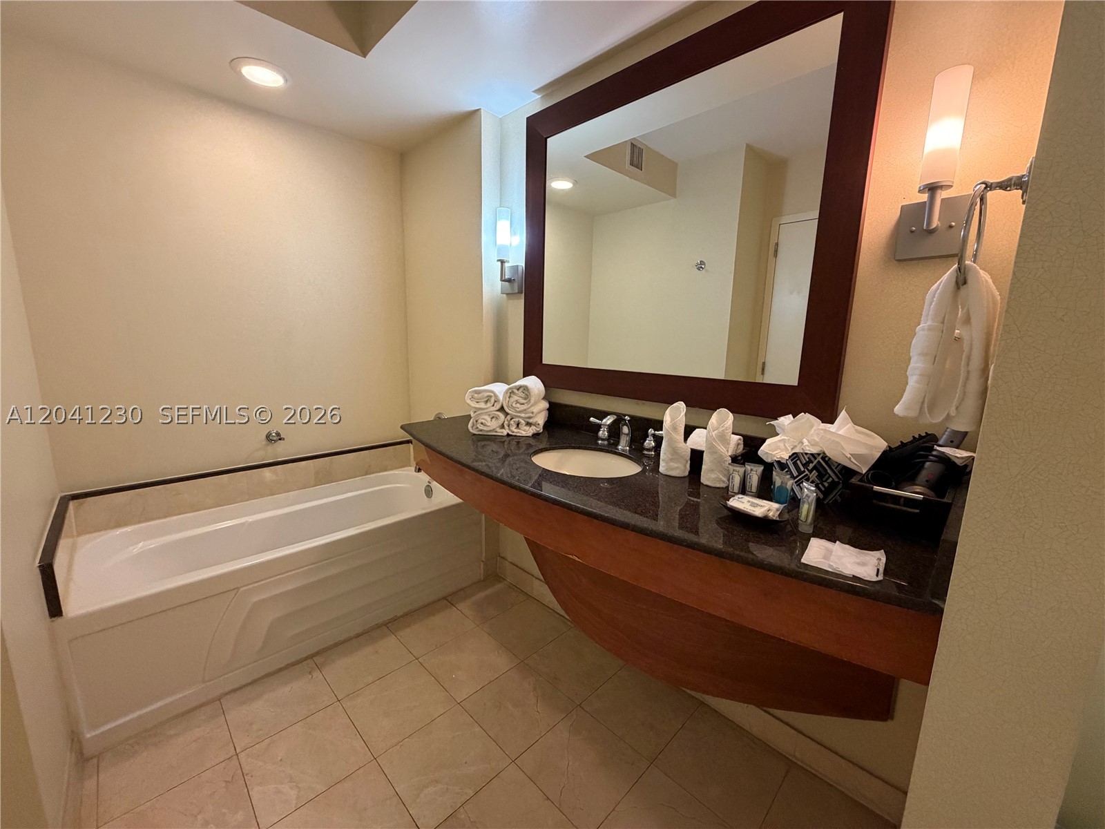 TRUMP INTERNATIONAL SONES - Residential