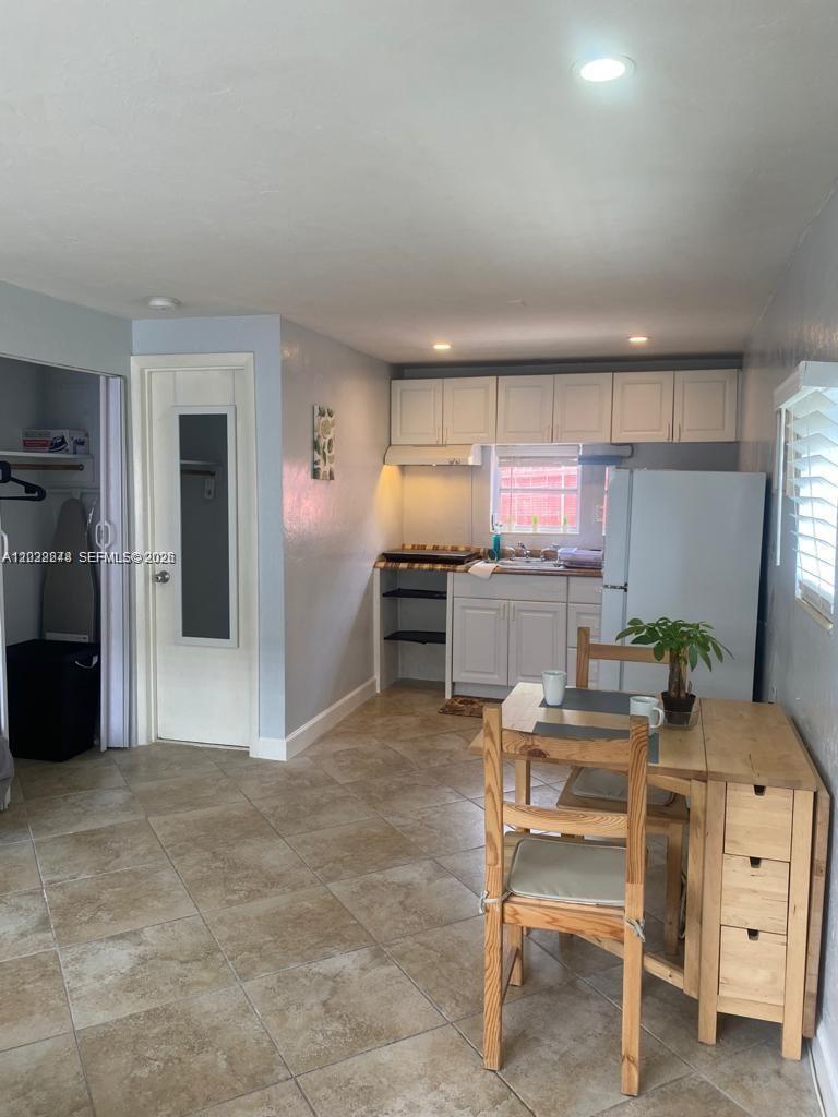 HOLLYWOOD PARK - Residential Lease