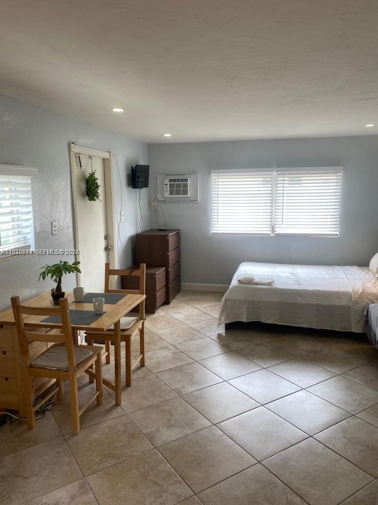 HOLLYWOOD PARK - Residential Lease
