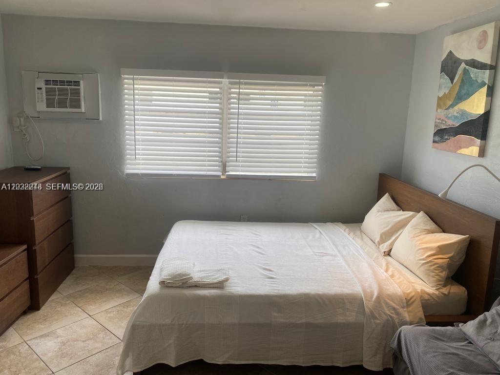 HOLLYWOOD PARK - Residential Lease