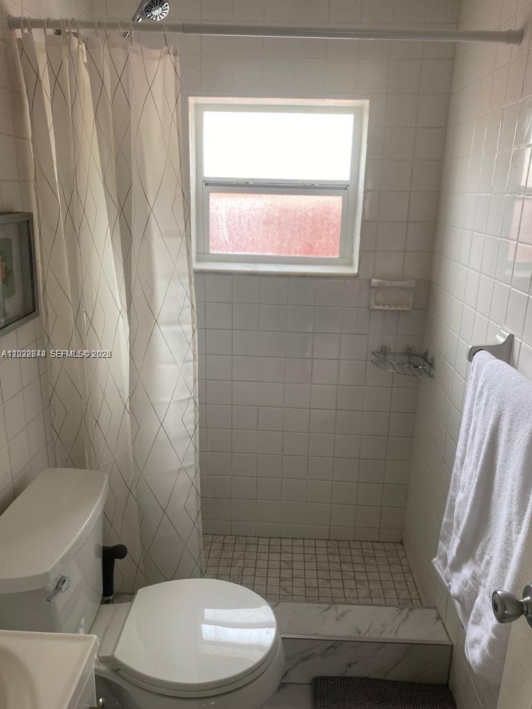HOLLYWOOD PARK - Residential Lease