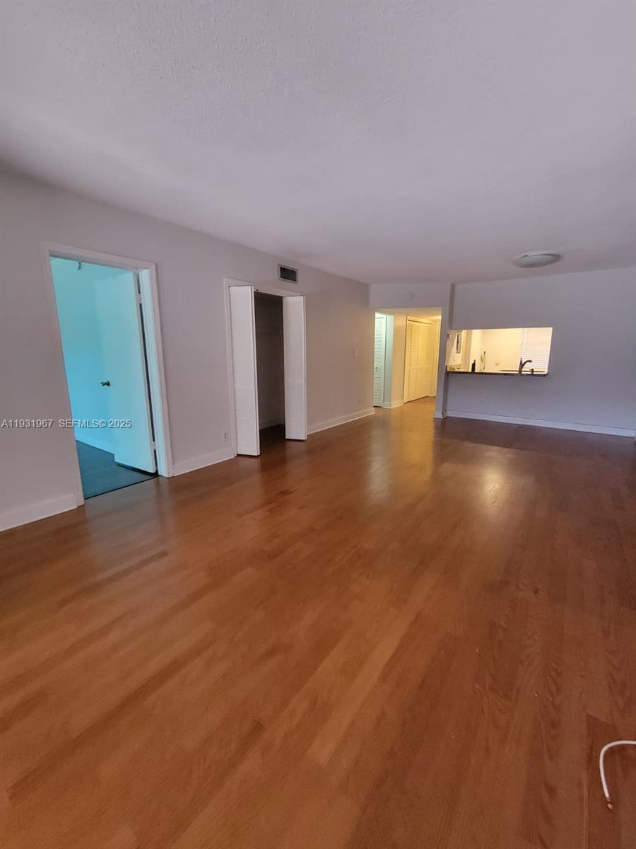 CRYSTAL GREENS NORTH COND - Residential