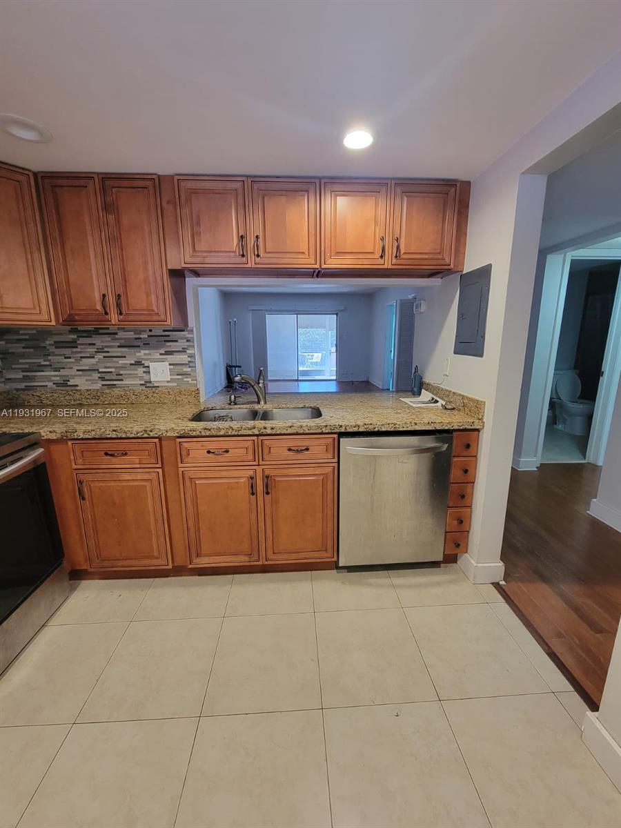 Nice, freshly painted and cleaned, large 2-bedroom, 2-bathroom FIRST-FLOOR unit in Deerfield Beach. Centrally located just minutes from the beach, shopping, dining, and with easy access to major highways. Well-kept and well managed. Great investment opportunity.
