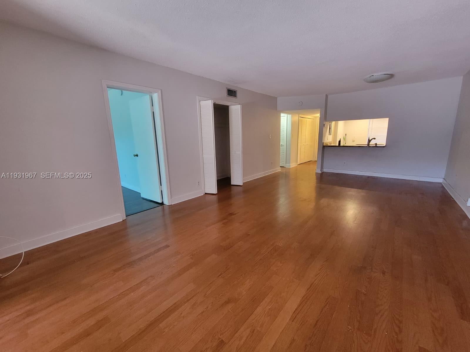 CRYSTAL GREENS NORTH COND - Residential