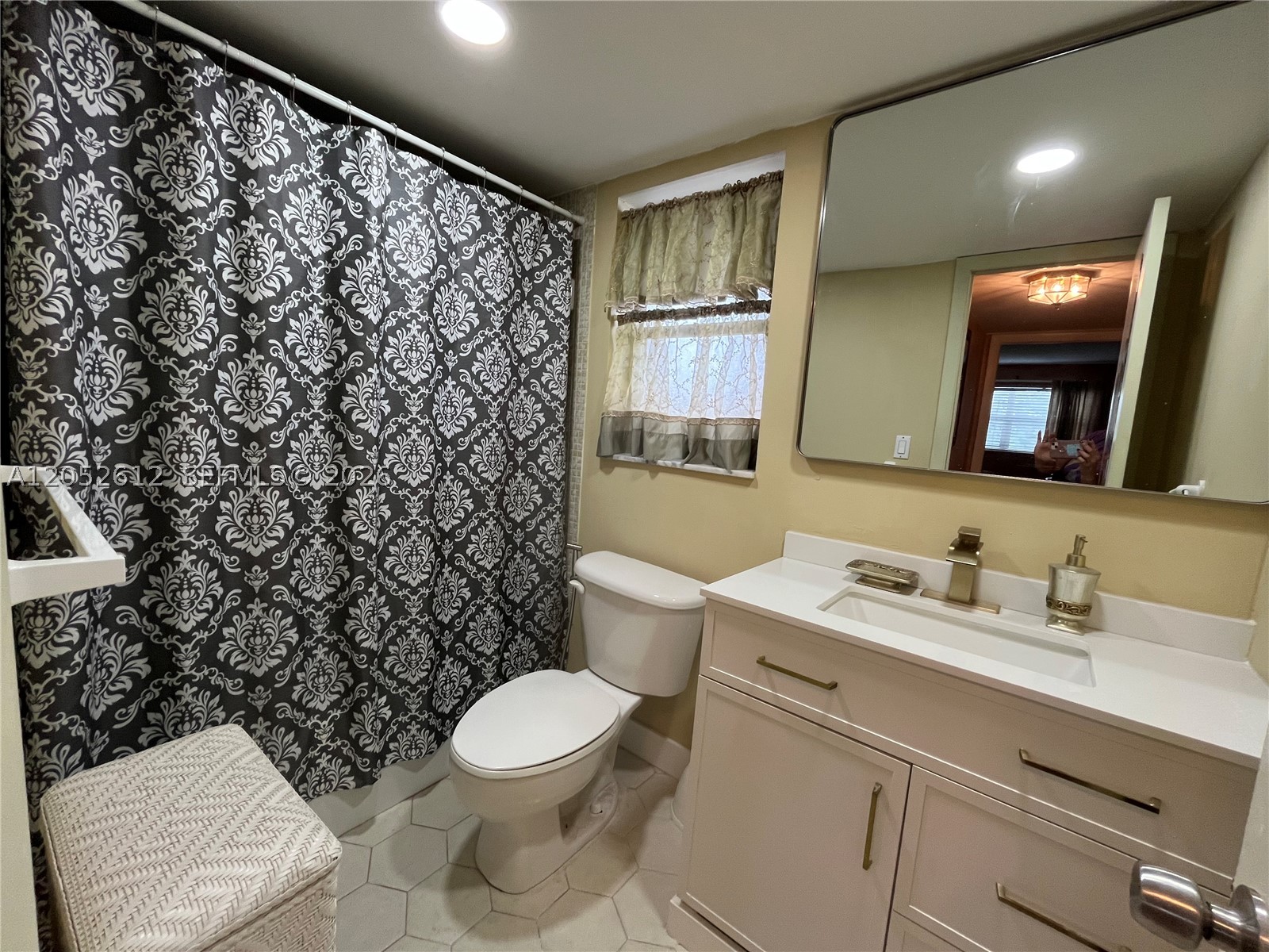 SUNRISE LAKES 37 CONDO - Residential Lease