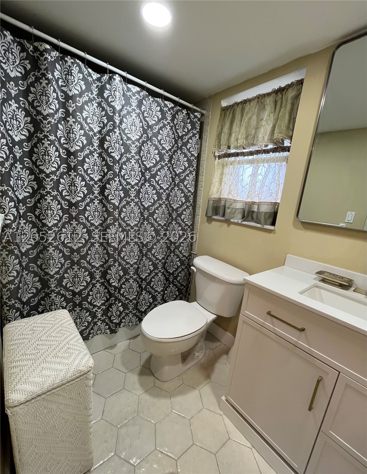 SUNRISE LAKES 37 CONDO - Residential Lease