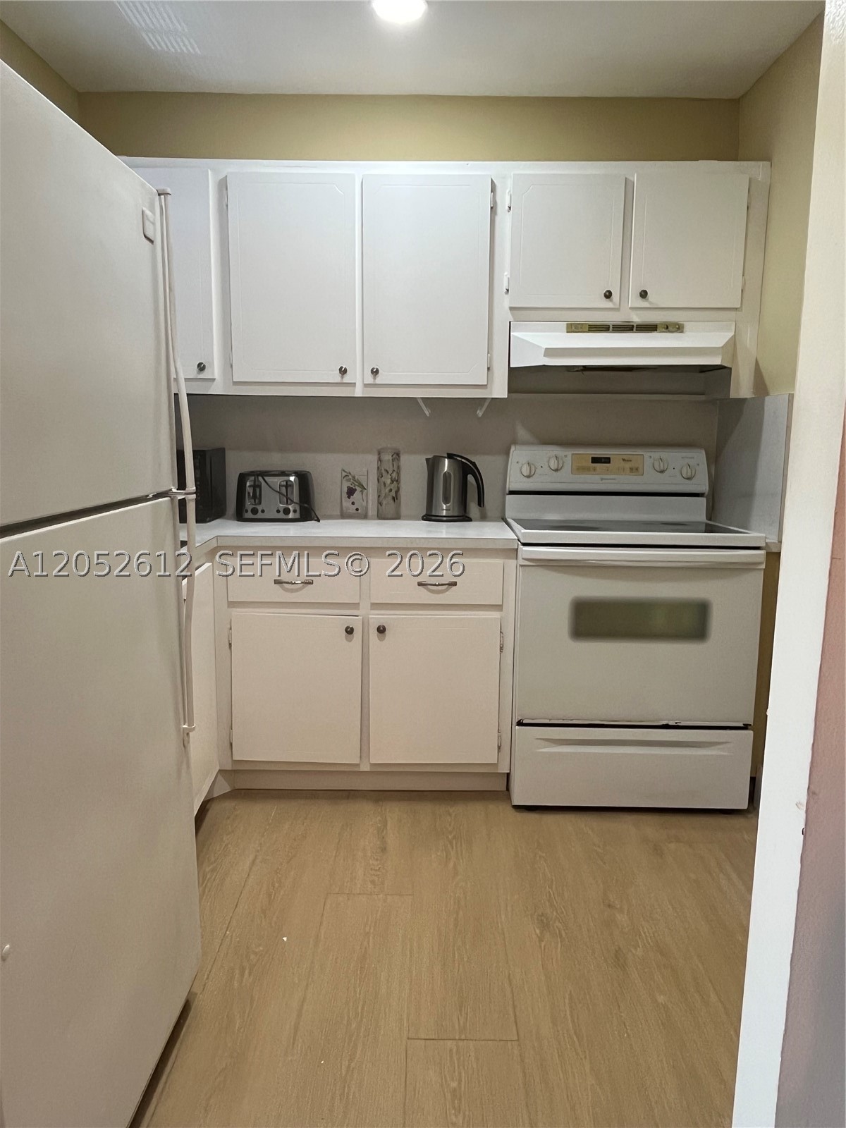SUNRISE LAKES 37 CONDO - Residential Lease