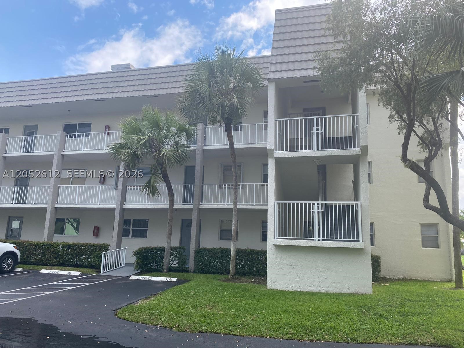 SUNRISE LAKES 37 CONDO - Residential Lease