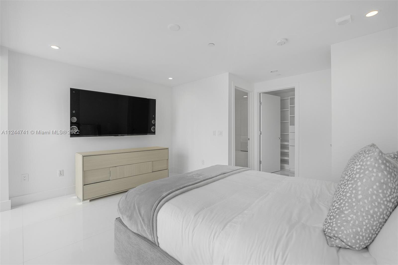 ARTECH RESIDENCES AT AVEN - Residential
