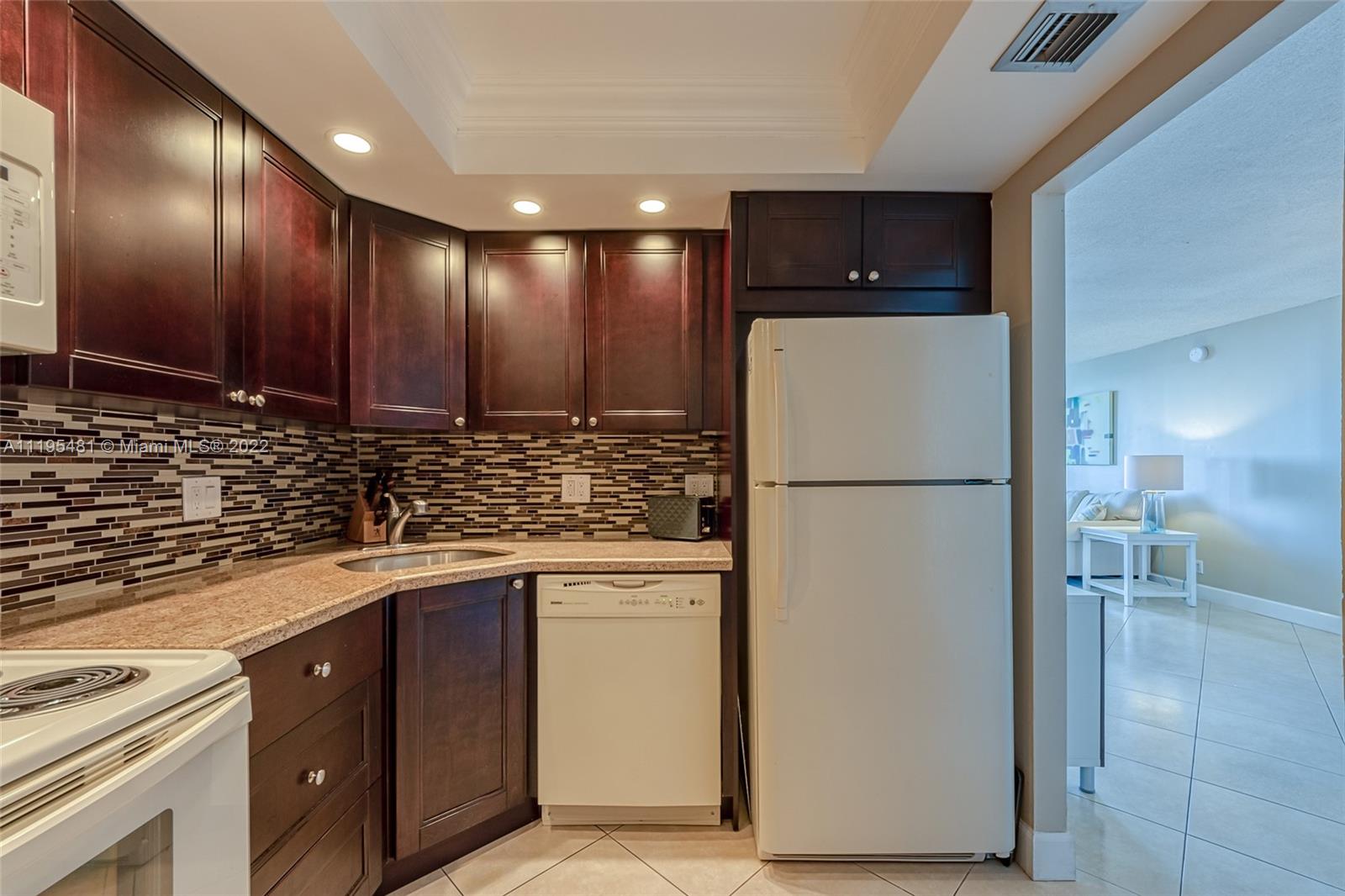 POMPANO BEACH CLUB NORTH - Residential Lease