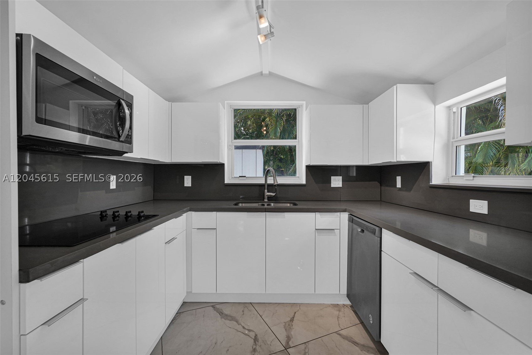 MIAMI SHORES SEC 1 AMD - Residential