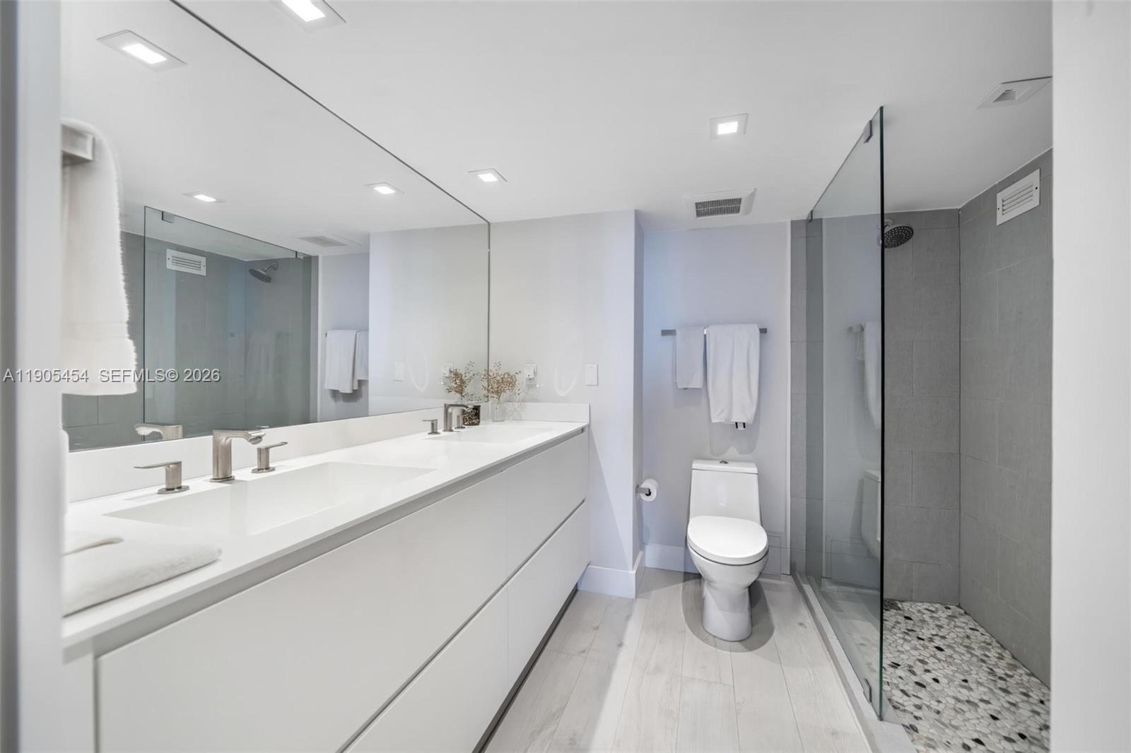 RONEY PALACE CONDO - Residential