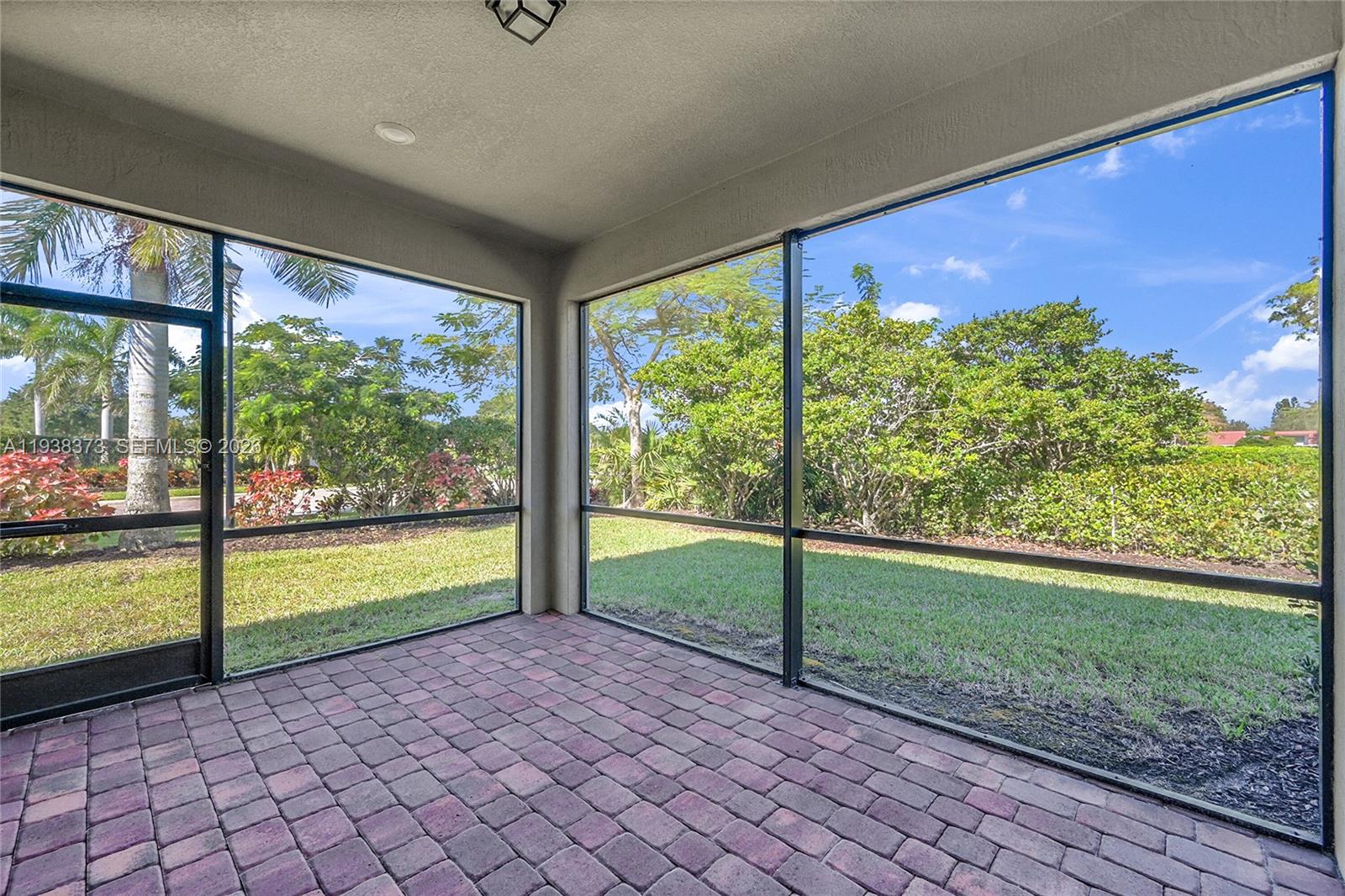 BOCA FLORES CONDO - Residential