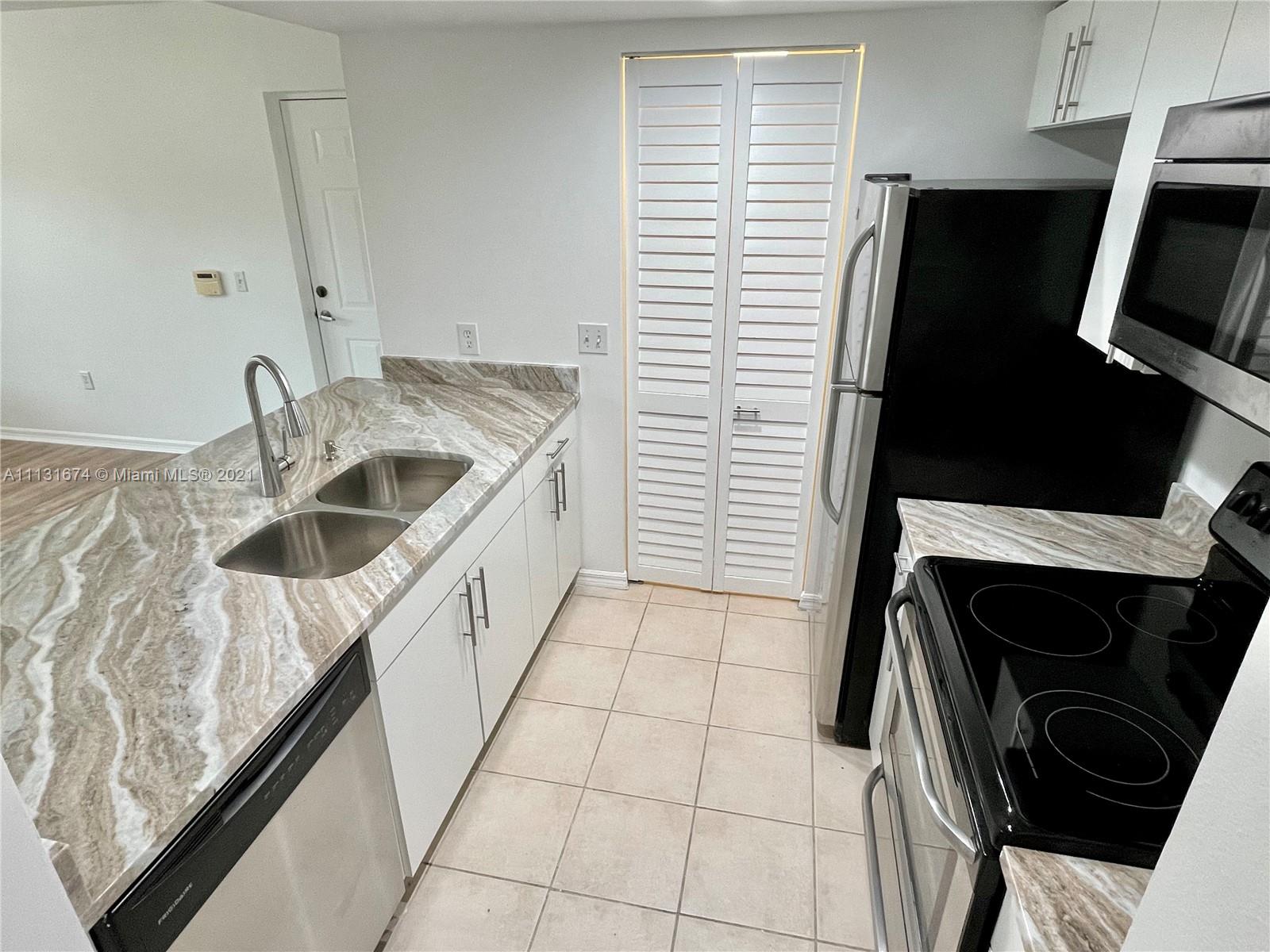 EMERALD ISLE AT LAGUNA - Residential Lease