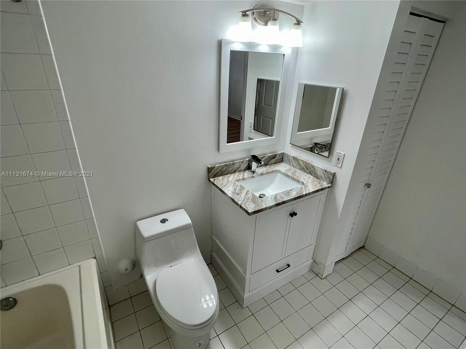 EMERALD ISLE AT LAGUNA - Residential Lease