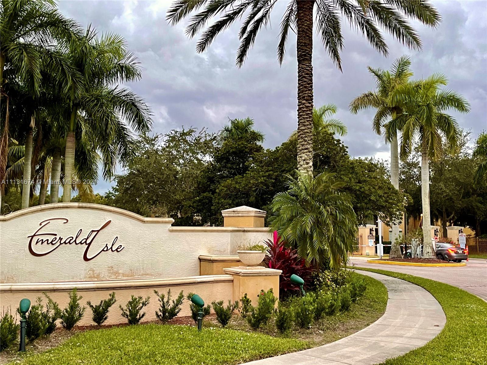 EMERALD ISLE AT LAGUNA - Residential Lease