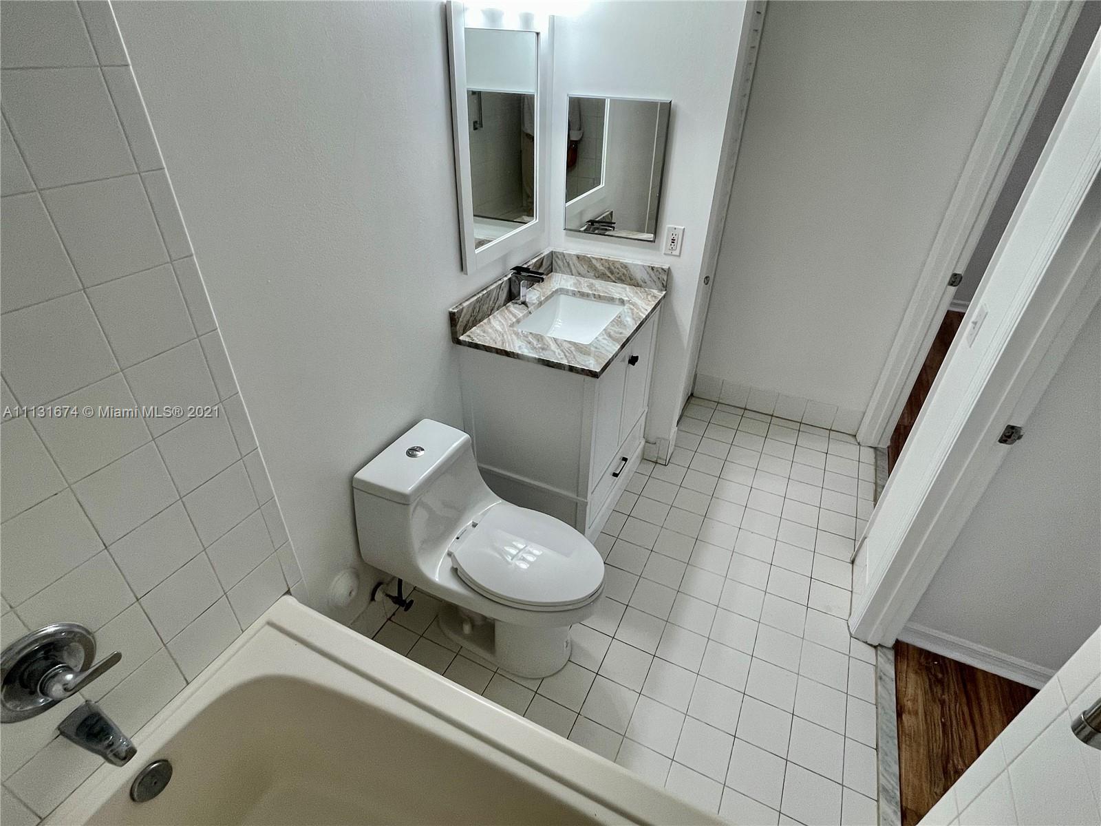 EMERALD ISLE AT LAGUNA - Residential Lease