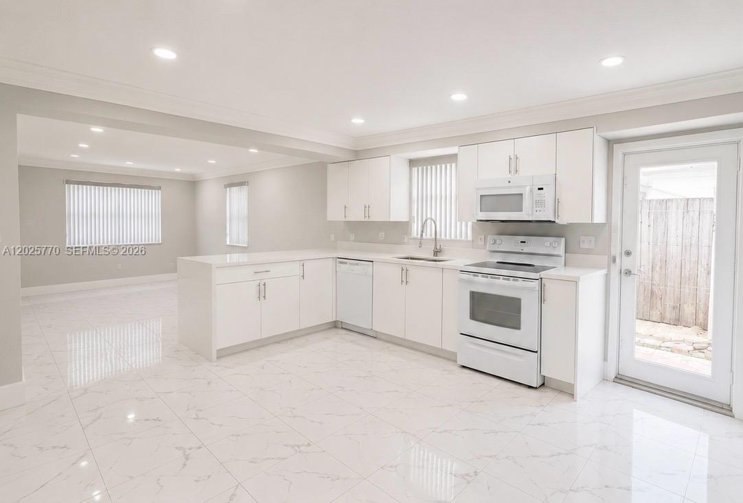 HOLLYWOOD BEACH HEIGHTS S - Residential Lease