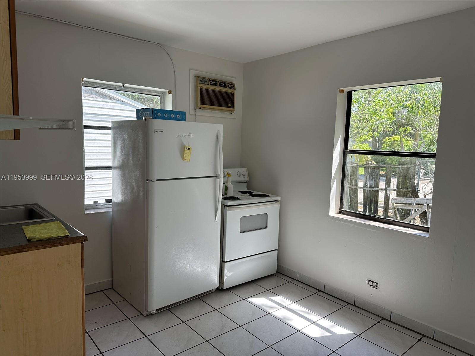 FIRST ADDITION TO CANAL G - Residential Lease