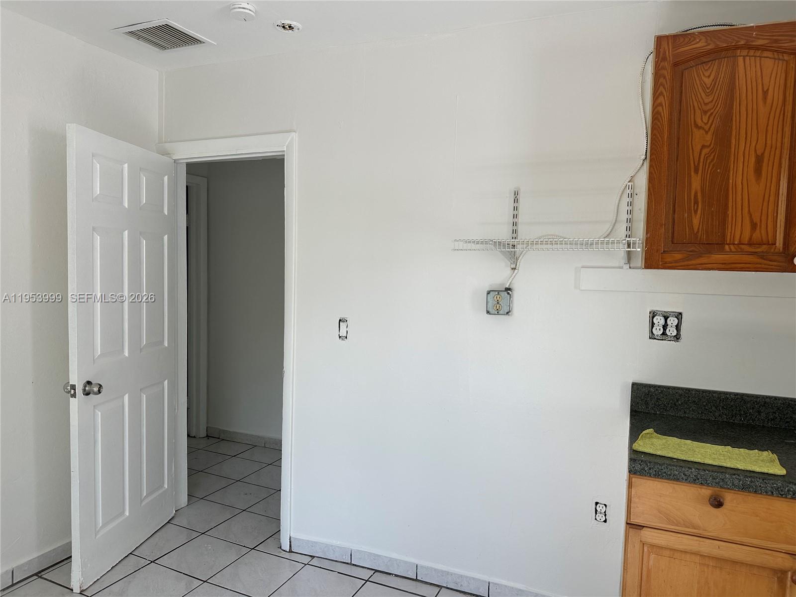 FIRST ADDITION TO CANAL G - Residential Lease