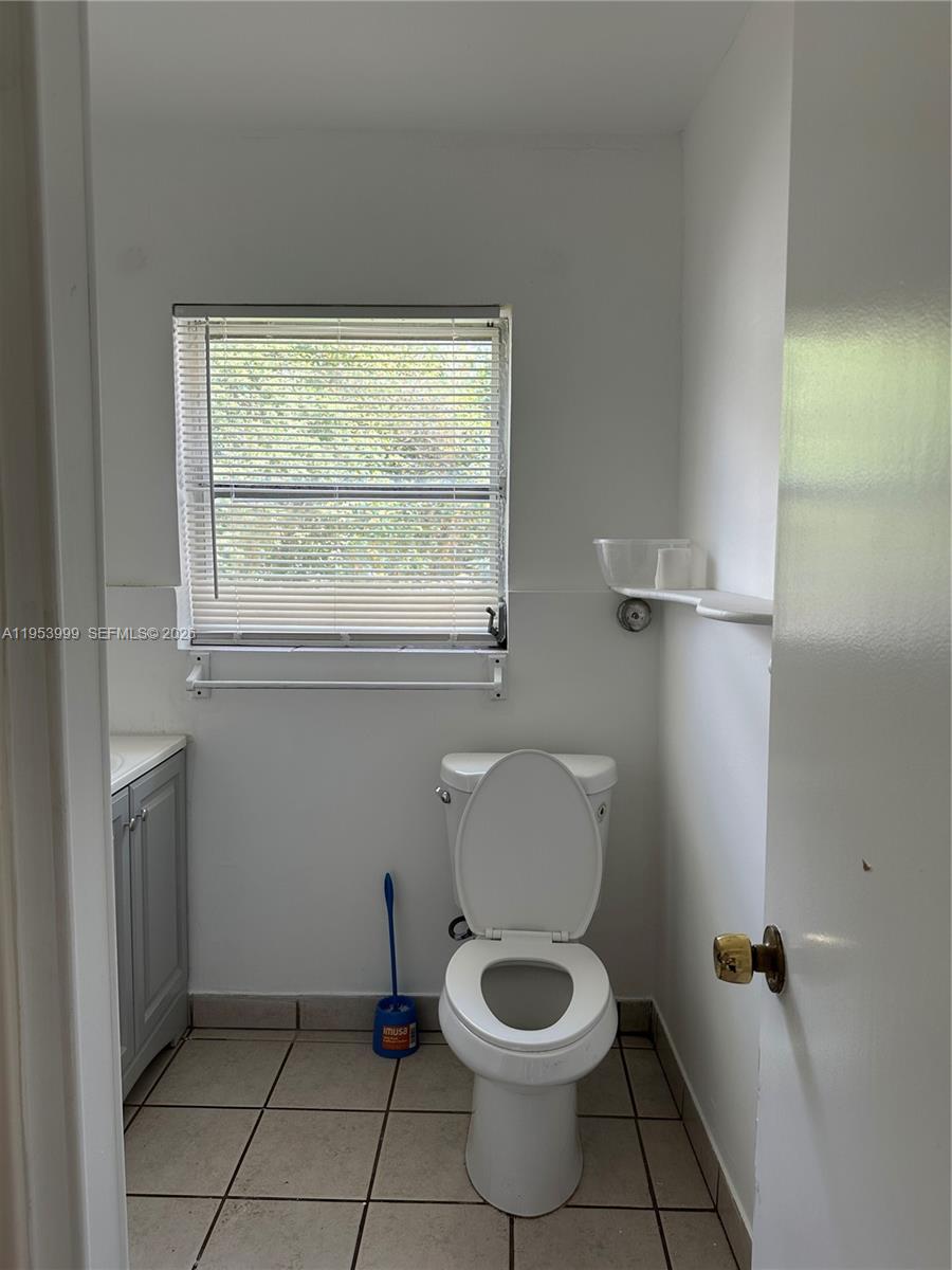 FIRST ADDITION TO CANAL G - Residential Lease