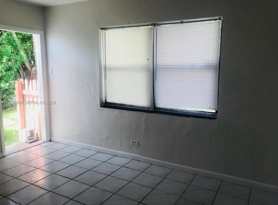 FIRST ADDITION TO CANAL G - Residential Lease