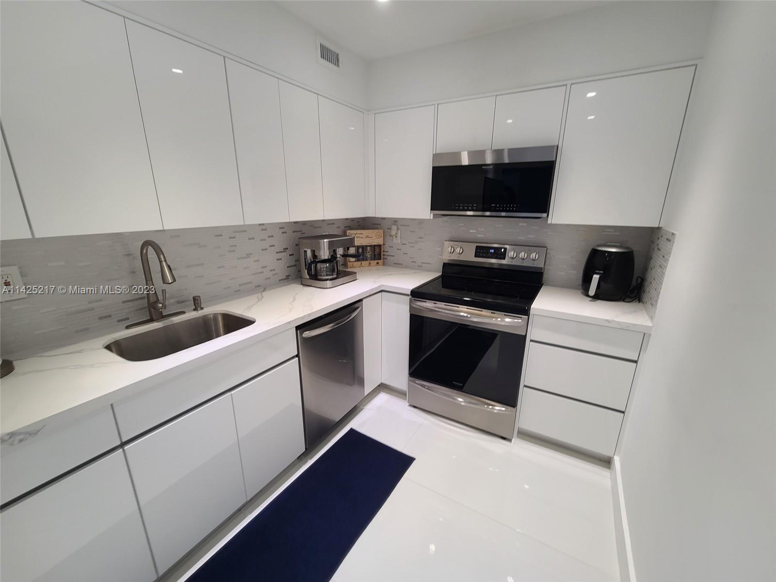 WAVE CONDO - Residential Lease