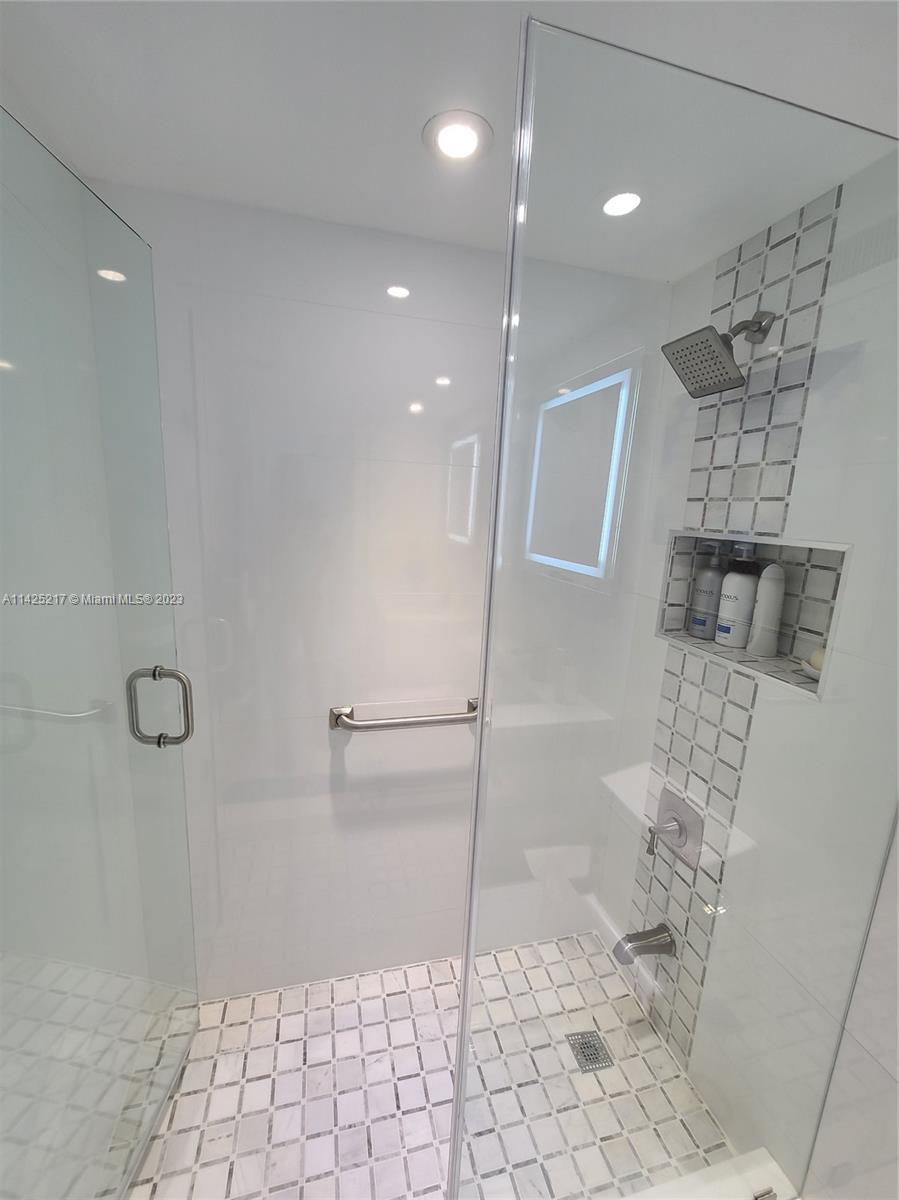 WAVE CONDO - Residential Lease