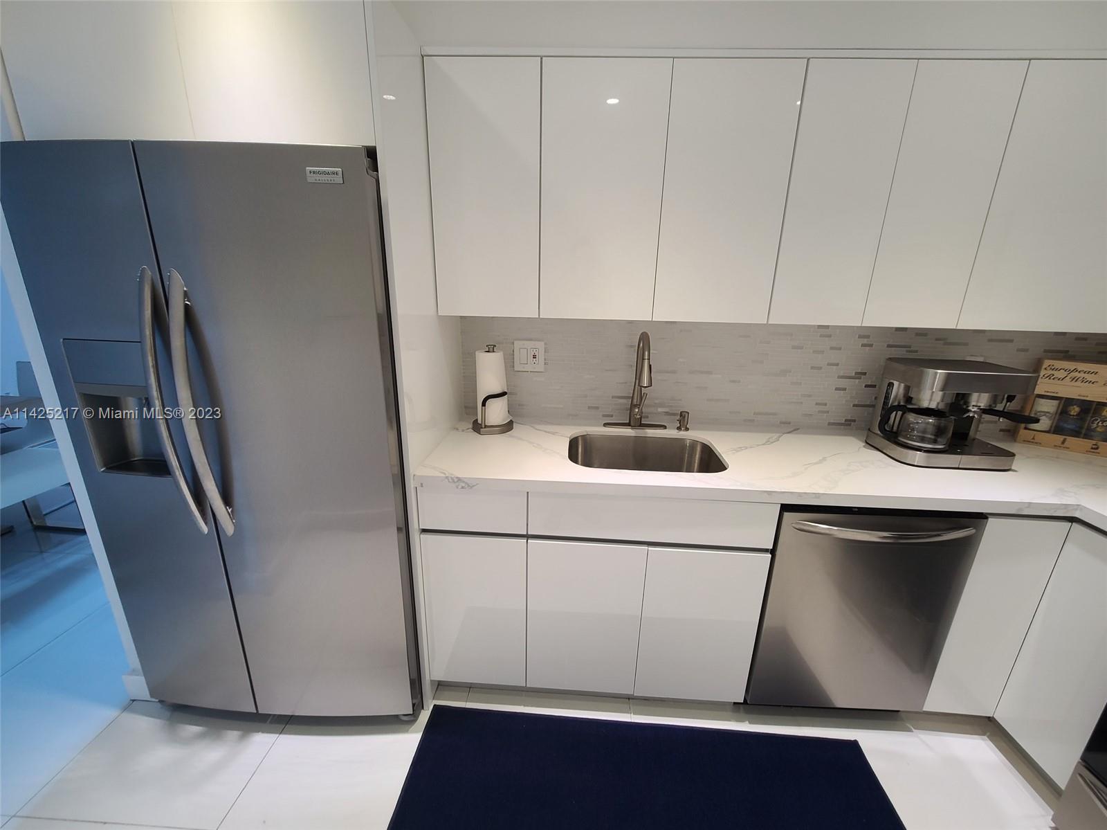 WAVE CONDO - Residential Lease