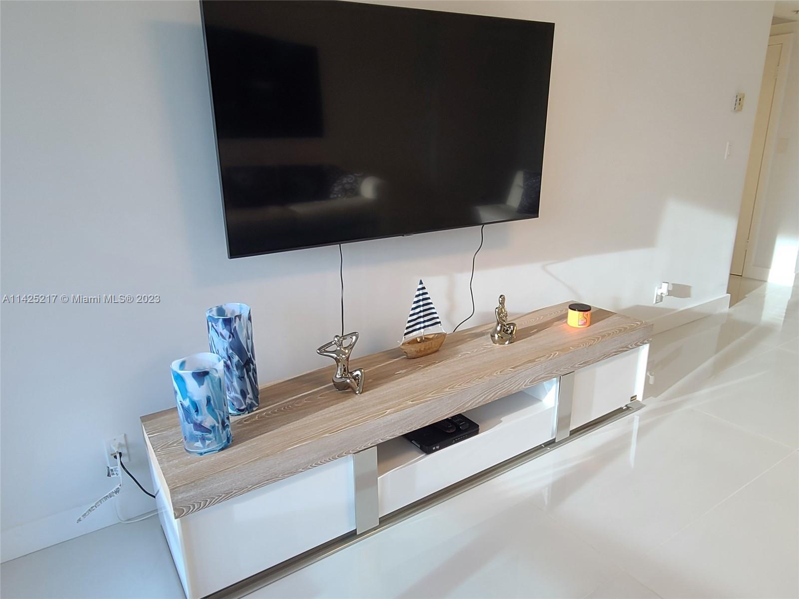 WAVE CONDO - Residential Lease