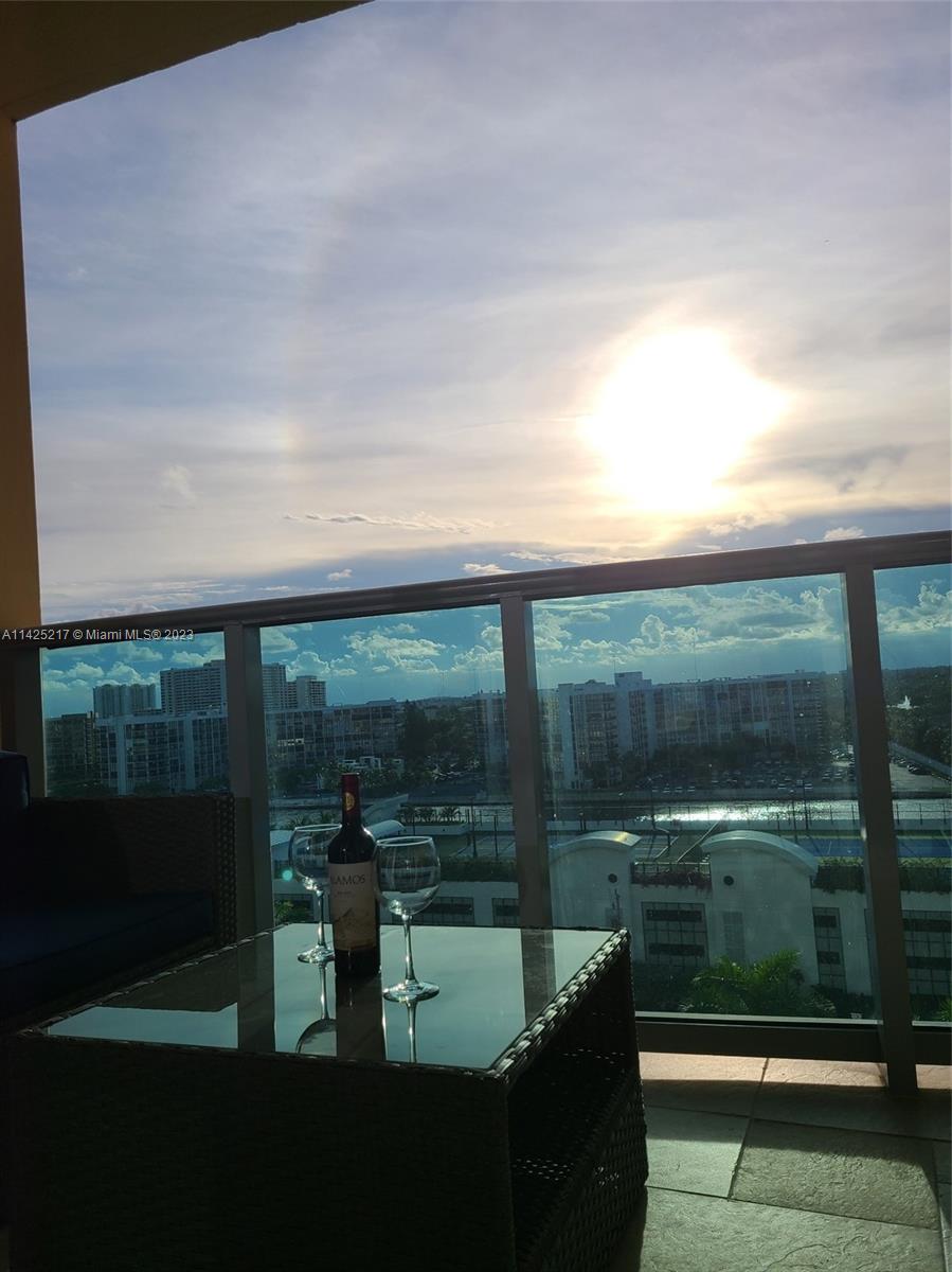 WAVE CONDO - Residential Lease