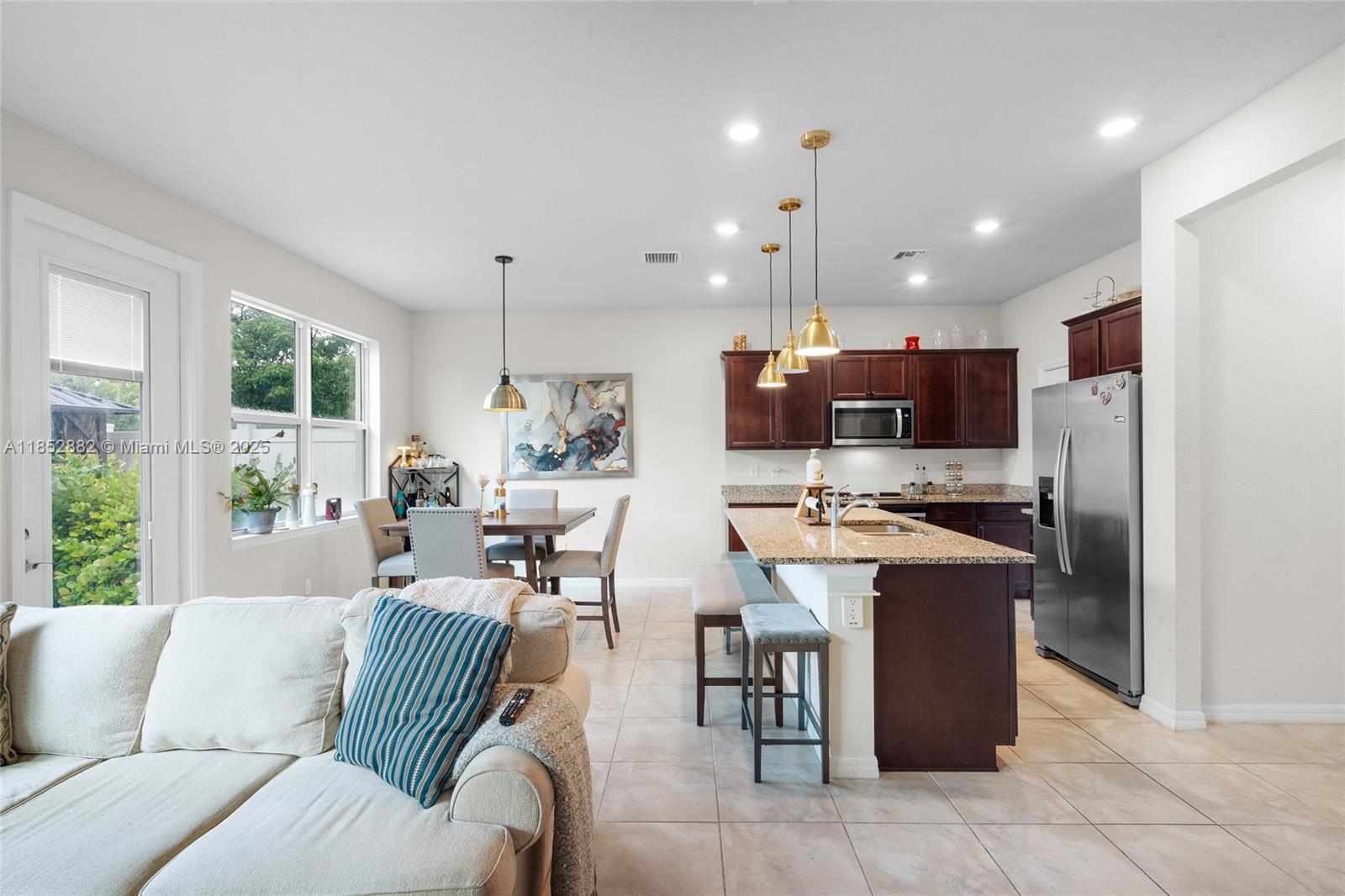 HILLCREST COUNTRY CLUB SO - Residential