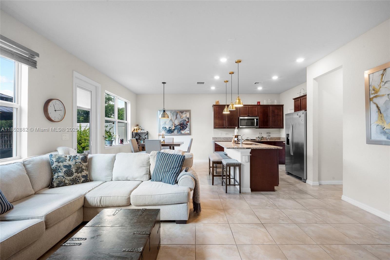 HILLCREST COUNTRY CLUB SO - Residential
